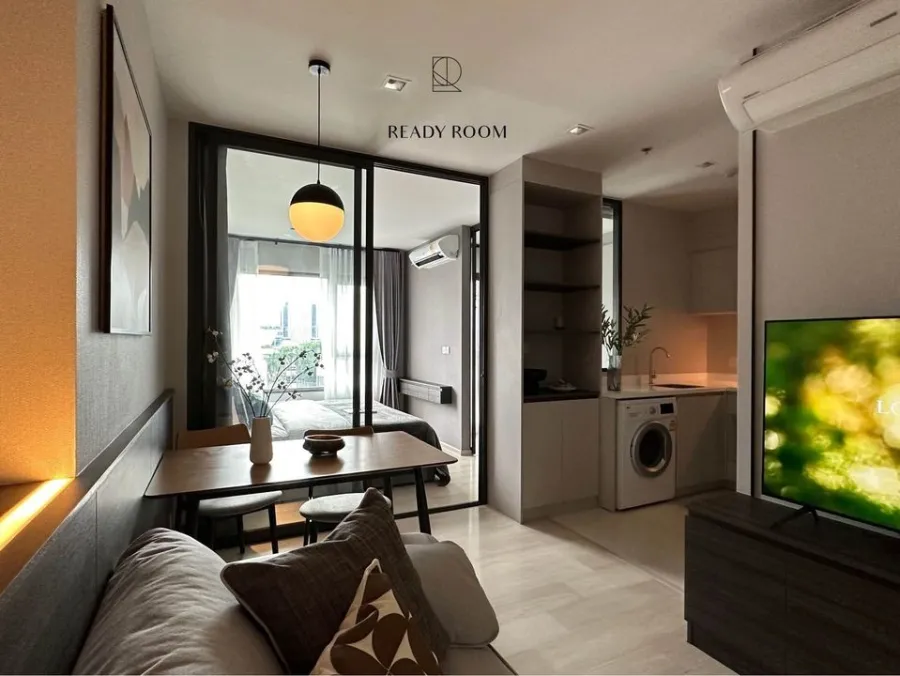 Condo for rent, Life one wireless, nice decorated room. Very well built, great price, I'd say you shouldn't miss it.
