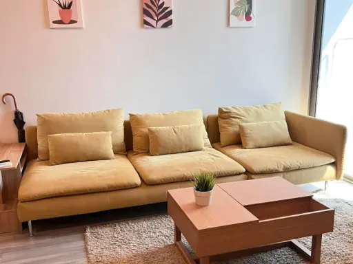 For rent: The Room BTS Wongwian Yai, 9th floor, corner unit with views from two sides (from 3 angles). Don't miss out!
