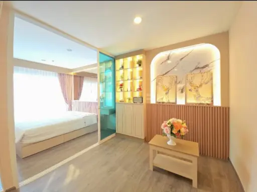 For rent: Regent Home Bangna, 11th floor, pool view, fully furnished room, ready to move in, reserve now, urgently.