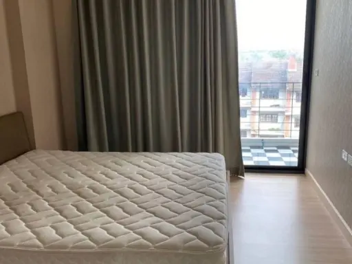 For sale I-Zen Prime Condominium, double bed, nice to sleep. There is a bathtub inside. Let me tell you that don't miss it. Hurry up to reserve. images