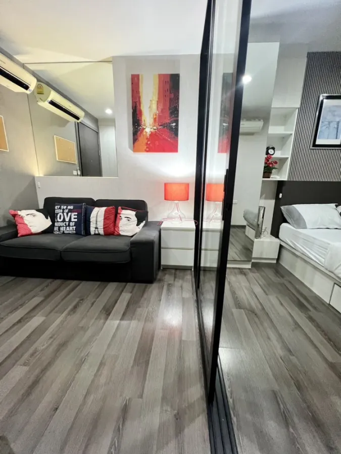 For rent, The Base Park West, 24th floor, city view, beautiful room, fully furnished, ready to move in immediately, book now, hurry up.