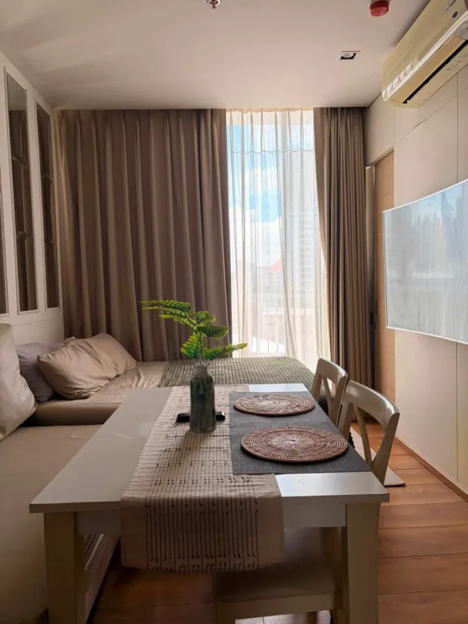 For rent: Park 24 Origin Phrom Phong. Nicely decorated with built-in furniture and fully furnished. This is a must-book!