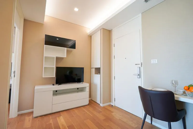 ให้เช่าคอนโด THE SAINT RESIDENCES ตกแต่งเฟอร์นิเจอร์และเครื่องใช้ไฟฟ้าครบพร้อมเข้าอยู่ สนใจรีบเลย