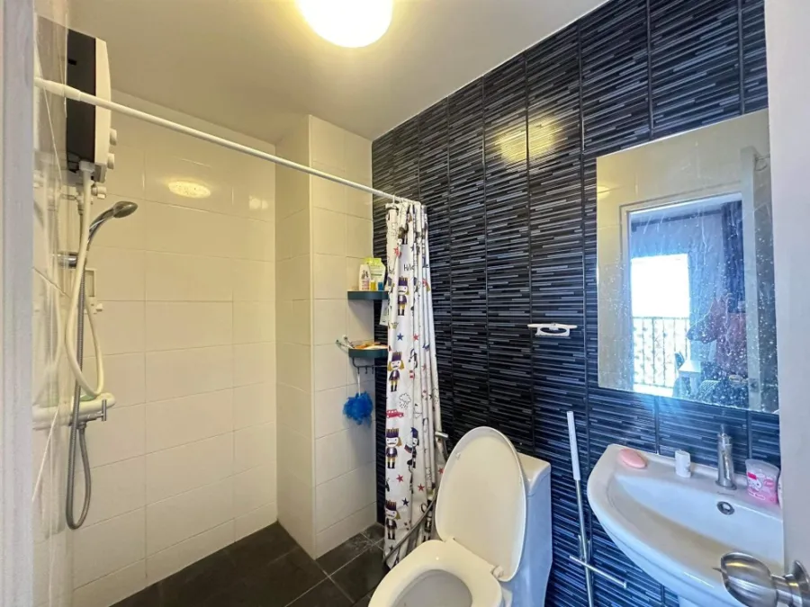 Condo for sale, The Trust Ngamwongwan, Studio room, 14th floor, high view, low price, hurry to reserve the owner.