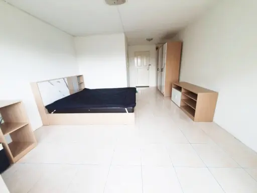 For rent: Family Park Lat Phrao 48, spacious room, fully furnished. Just come and move in quickly.