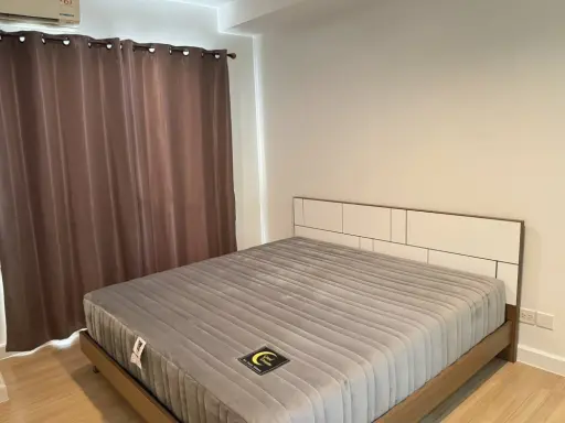 For rent sell: The Seed Mingle Sathorn-Suanplu. Top floor unit with very spacious living area. First come, first served.
