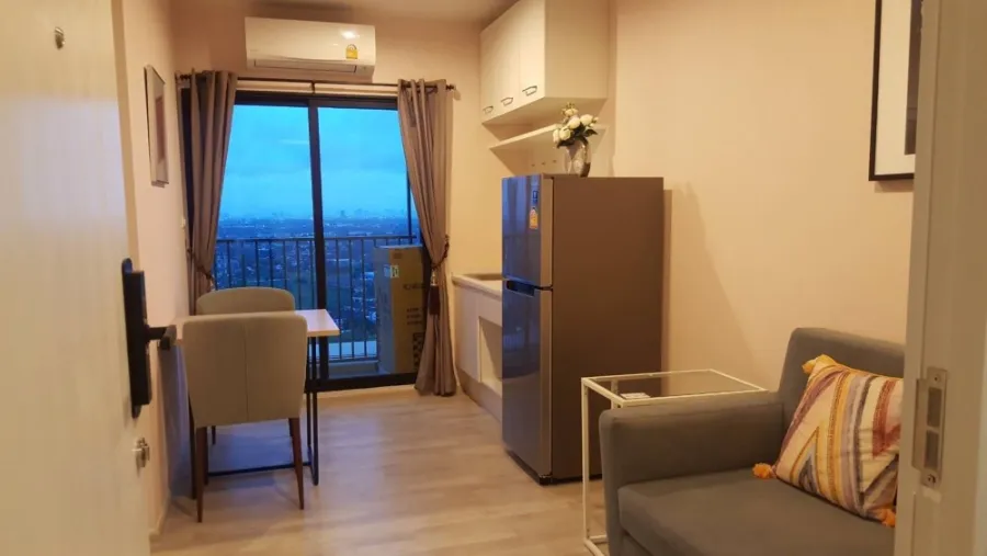 For sale, for rent, Plum Condo Central Station Phase 2, fully furnished room. Complete with electrical appliances and furniture. Book now.