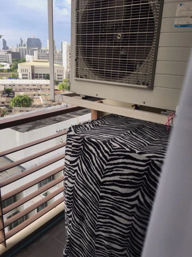 Condo for rent Wish @ samyan, 15th floor, good view, cool breeze, fully furnished, but you can live in it. Don't miss it.