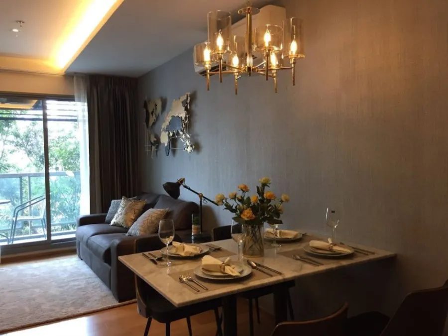 For rent, H Condo, Sukhumvit 43, 7th floor, fully furnished, 2 bedrooms, ready to move in the heart of the city, don't miss it!!