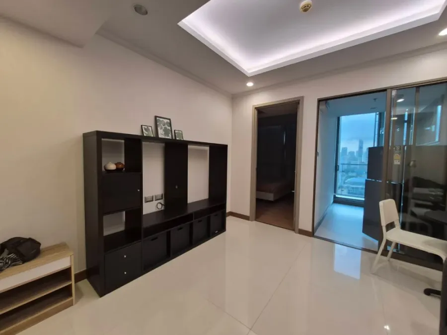 For rent: Supalai Oriental Sukhumvit 39. Spacious and comfortable room, fully furnished. Book now!
