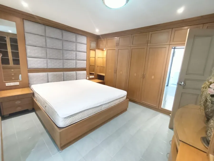 Rent/Sale รัชดาซิตี้ 18 ห้องสวยหรูมาก เฟอร์บิ๊วอินไม้สักทั้งห้อง อยู่เป็นครอบครัวได้สบายๆ รีบจองด่วน