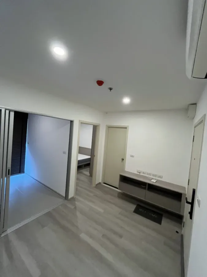 For sale/rent: Elio Sathorn-Wutthakat. A lovely unit in a great location with stunning city views from a high floor. Book now!