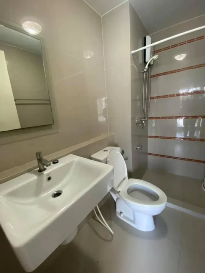 For rent ดีคอนโด แคมปัส รังสิต เฟส 2 ห้องกว้าง ตกแต่งห้องสไตล์ two tone สบายตา ห้ามพลาดเลยจ้า