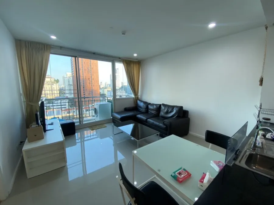 Condo for rent, Wind Sukhumvit 23, extremely spacious room, fully furnished, leather sofa, comfortable sitting You can't miss it, book now.