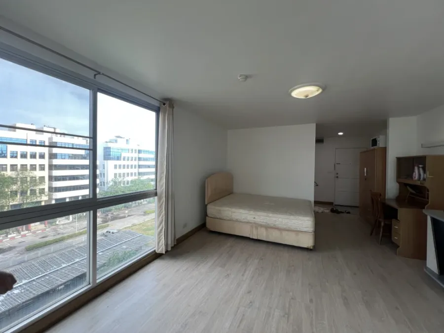 Sunshine Condominium for rent. A comfortable condo near the expressway and lifestyle amenities. Fully furnished and ready to move in.