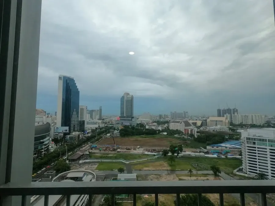 For rent: Noble Revolve Ratchada, a lovely unit with an unobstructed north-facing view and fully furnished. Book now!