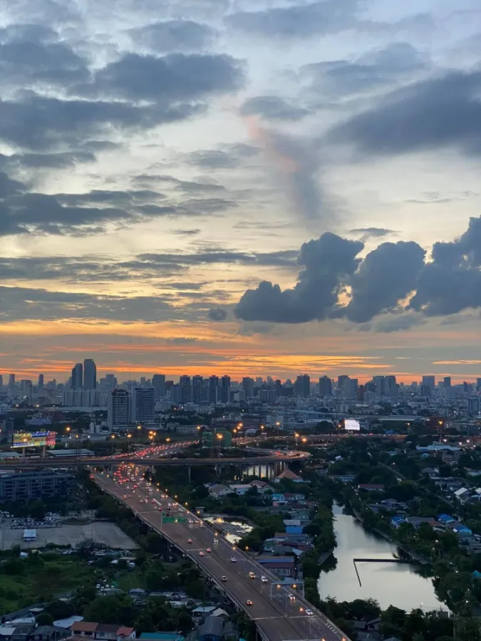 For rent, The Base Rama 9, Ramkhamhaeng, corner room, premium view, well furnished, decorated in bright tones, comfortable, book now