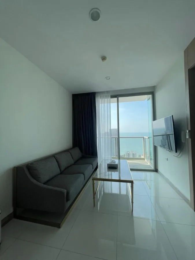 For rent, The Riviera Wongamat Beach (North Pattaya), very beautiful sea view. You can lie down and enjoy the view. Book now.
