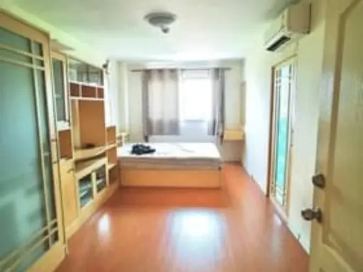 For rent, Lumpini Condo Town Rattanathibet, studio room, 6th floor, reasonable price, hurry and reserve now.