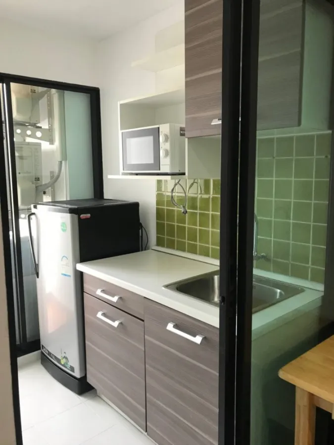 Condo for rent Regent Home 18 Chaengwattana-Laksi. Partition room Fully furnished. Hurry up to reserve.