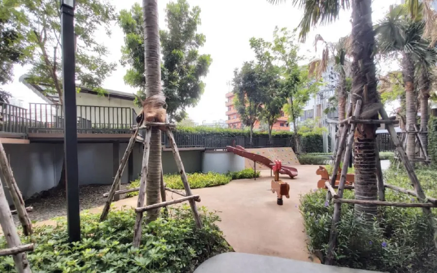 For sale: The Excel Hideaway Sukhumvit 50, corner room, quiet, reasonable price. I must say you must not miss this.