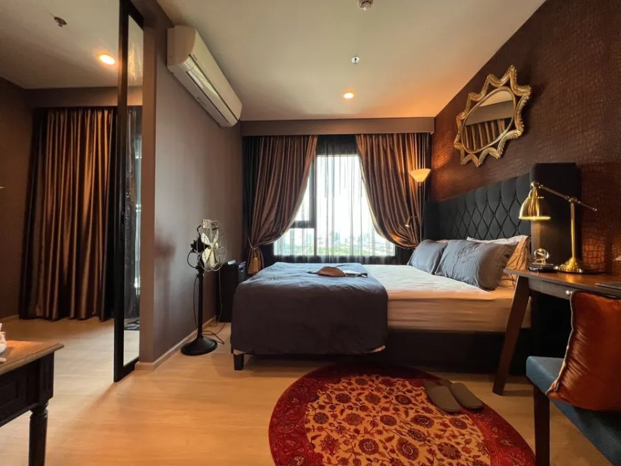 For sale or rent, Life Asoke, fully decorated room. The wallpaper is very beautiful and very livable. As good as this, you must reserve quickly.