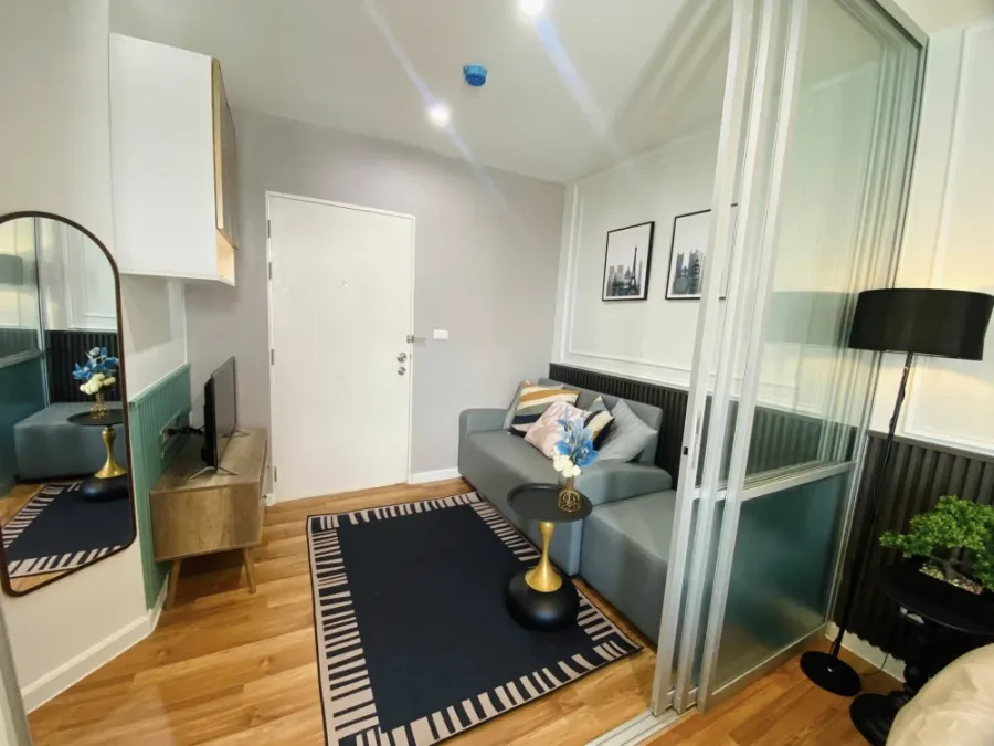 For sale: V Condo Ladkrabang, corner room with privacy, stylishly decorated, fully furnished, just bring your bags and move in.