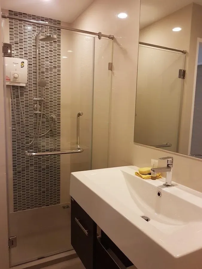For rent: The Sky Sukhumvit, 9th floor, nice room, fully furnished, reserve now.