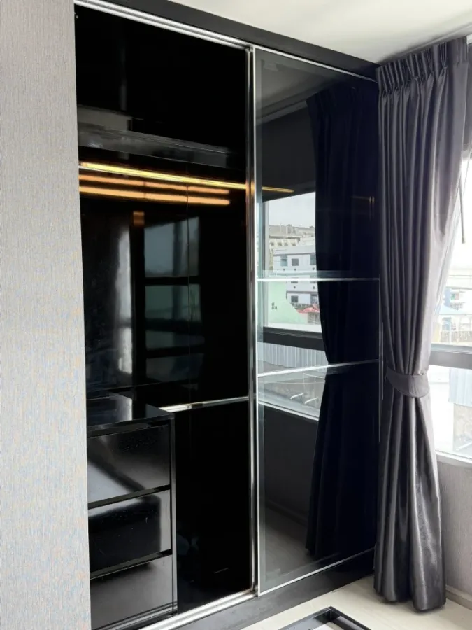 Selling a beautifully decorated condo at Aspire Ladprao 113. High-quality built-in furniture. Amazing price! Own it today! Don't wait!