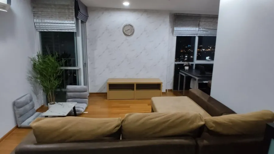 For rent, The Line Phaholyothin Park, high floor, beautiful view, with wallpaper in the whole room. If interested, reserve quickly.