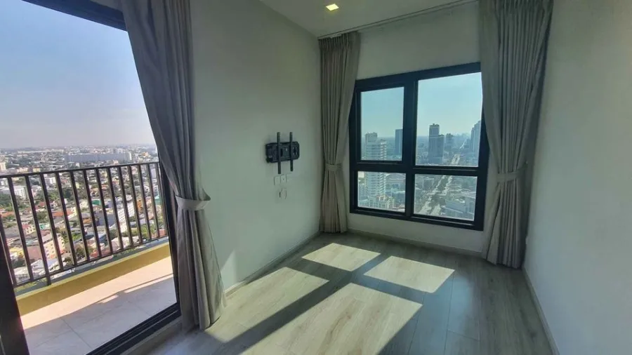 ขาย Metris Ladprao Top floor วิวเมืองสวยมาก ห้องเปล่า กั้นเป็นสัดส่วน ไม่จองไม่ได้แล้วน้า