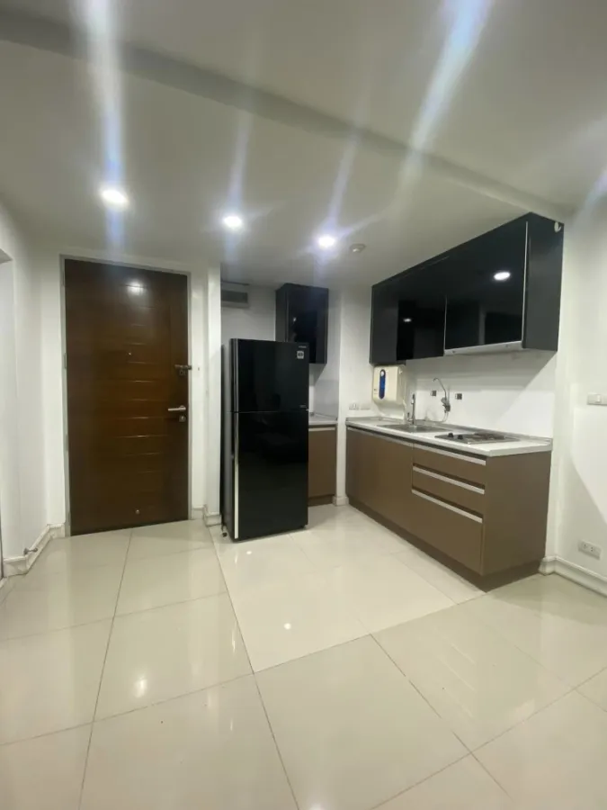 For rent Thana Tree (Charan Sanitwong 40), duplex style room, comfortable to sleep, good furniture. Good like this, don't miss it.