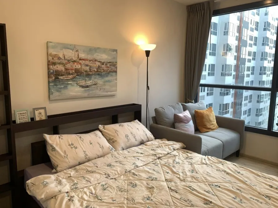 For rent, XT Huai Khwang, room ready to move in. Complete set of electrical appliances You can just come in and stay.