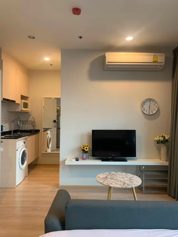 For rent: Noble Revive Ratchada Condo, 1 studio room, 24th floor, high floor with great view, fully furnished. Book now!