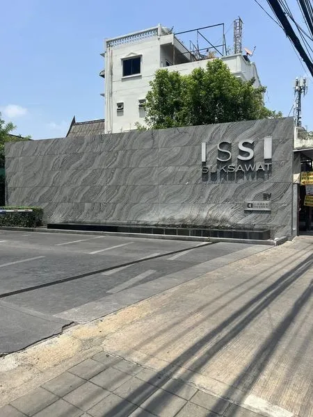 For sale rent ISSI Condo Suksawat ชั้นสูง วิวสระน้ำ มาพร้อมราคาสุดคุ้ม รีบมาจับมาจองเลยจ้า