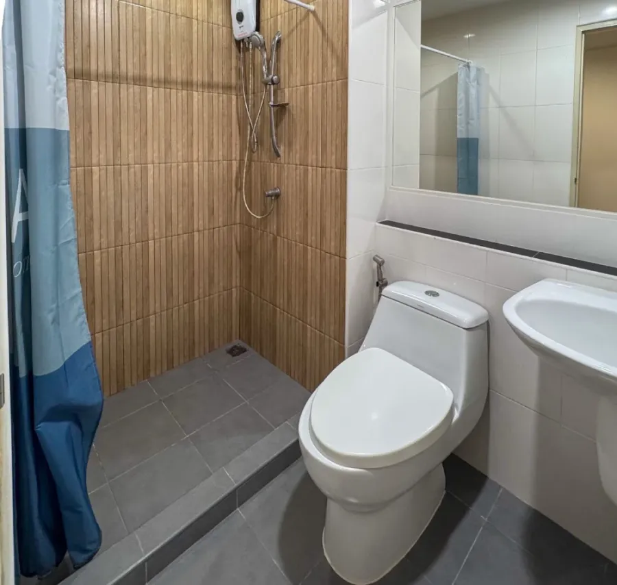 Urgent sale!! U Tree Condo @ Kaset Intersection, 7th floor, Building A, good for investment or living, good location, good price, don't miss it!!