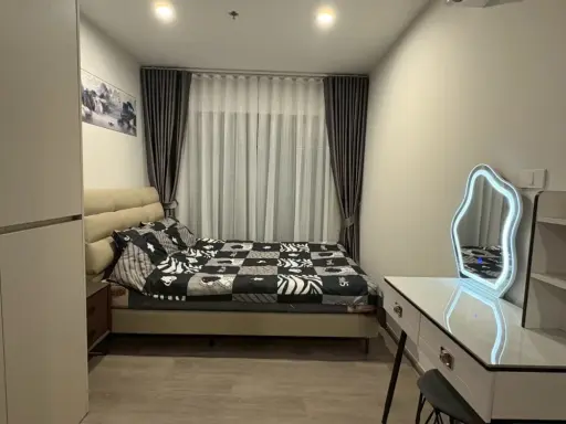 For rent: Regent Home Wutthakat, beautiful high-floor unit with stunning views and complete amenities. Ready to move in.