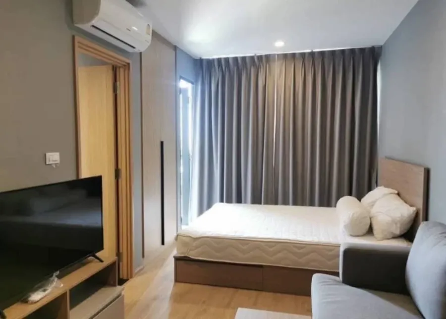 For rent: The Most Issaraphap, studio room, 2nd floor, fully furnished, don't miss it.