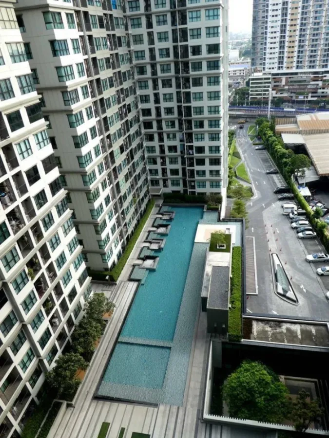For sale: The Base Chaengwattana, ready to move in, spacious and comfortable, book now before you miss out!!