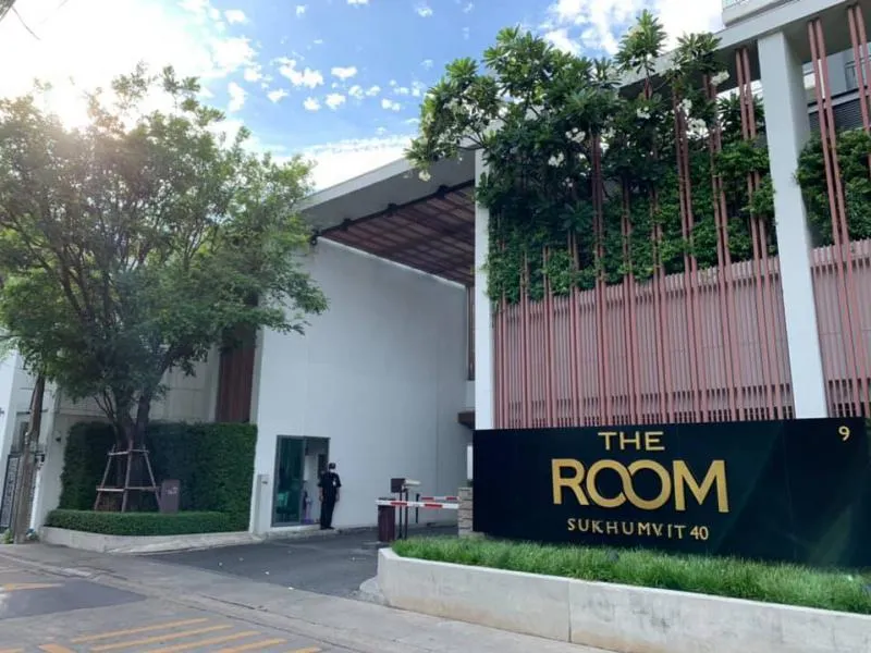 Condo for sale, The Room Sukhumvit 40, overlooking Thonglor, not exposed to the sun all day, fully furnished for own living/rent.