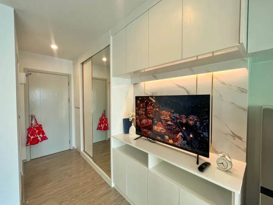 For rent: Regent Home Bangna, high floor unit, fully furnished. Book now!