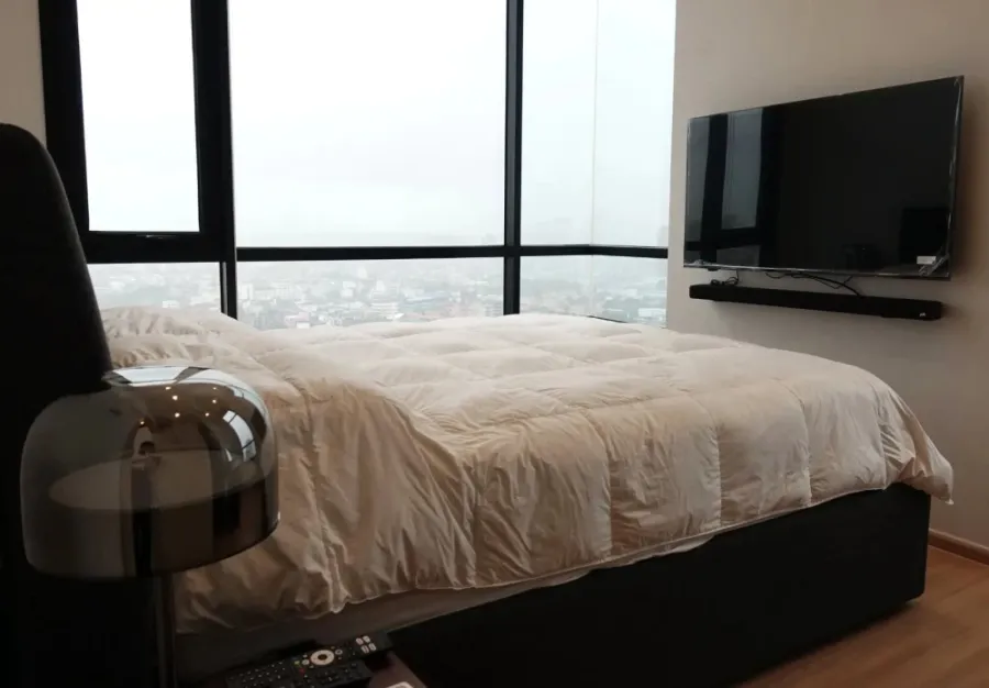 For sale or rent: Maru Ekkamai 2, Duplex unit, 2 bedrooms, 2.5 bathrooms, city view, fully furnished, pet-friendly. You can't miss this!