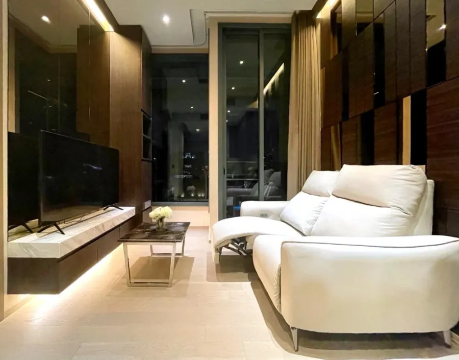 For rent: THE ESSE ASOKE, decorated in a timeless style, magnificent, elegant, high floor with a stunning view, hurry and grab it now!