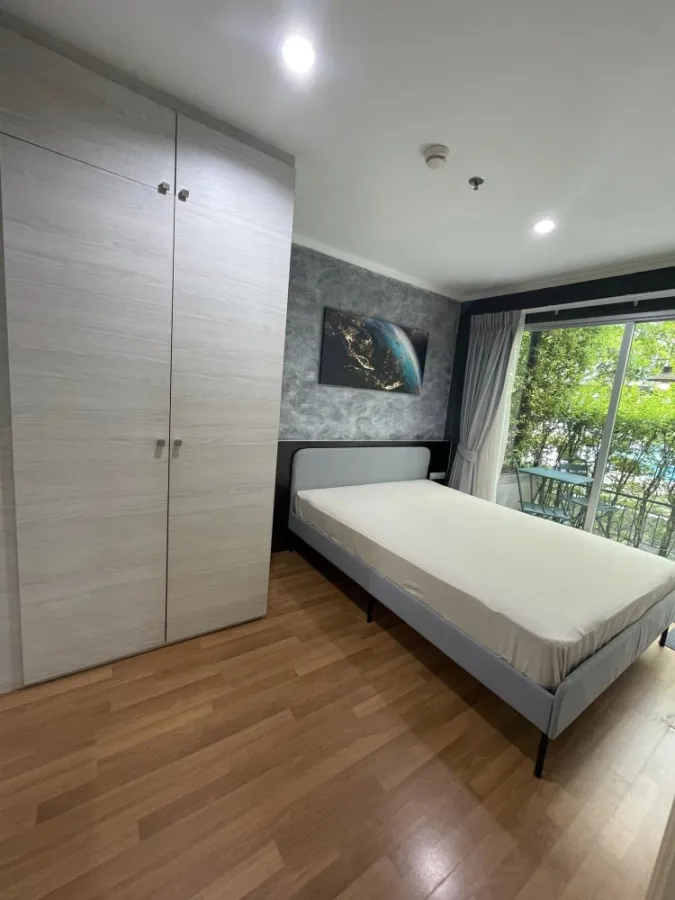 For rent, Lumpini Park Rama 9-Ratchada, pool access room, decorated in loft style, very cool. Can't reserve anymore.
