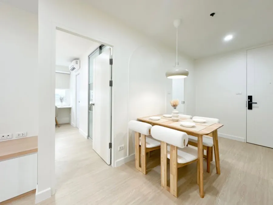 Selling a 2-bedroom, 2-bathroom corner unit at Premsiri Boutique Park. Private and stylishly decorated in a minimalist design. A very comfortable and