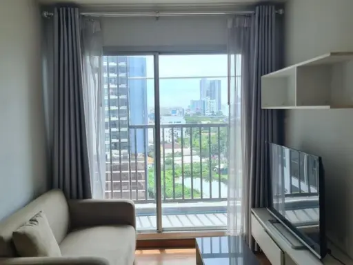 For rent, The trust Ngamwongwan, room area 32 square meters, 10th floor, very good view, you won't be disappointed for sure.