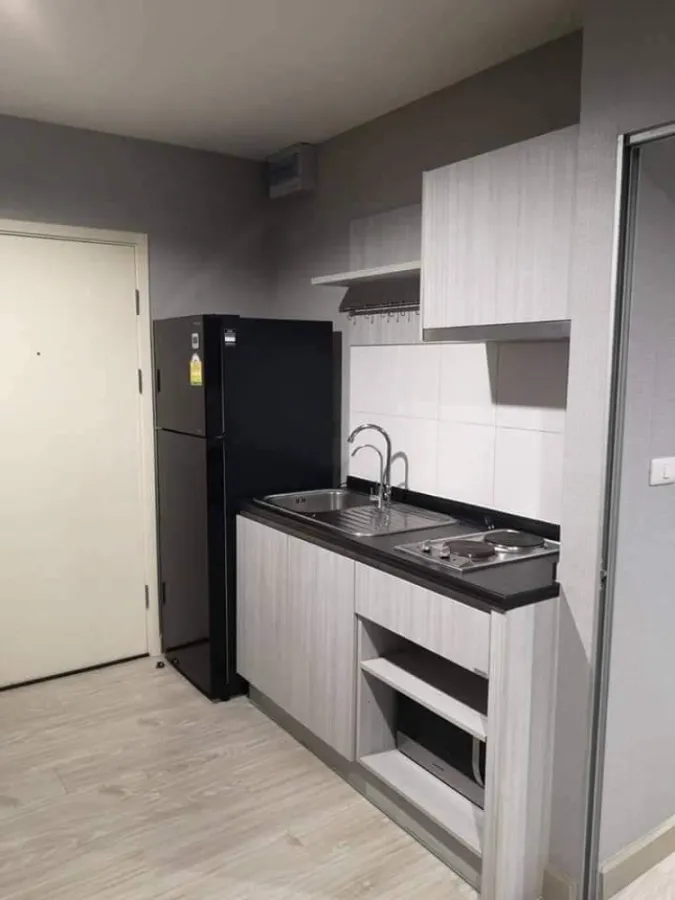 Sale with tenants, Condo Aspire Ngamwongwan, beautifully decorated room, wallpapered in the whole room, great view, book now, don't wait.
