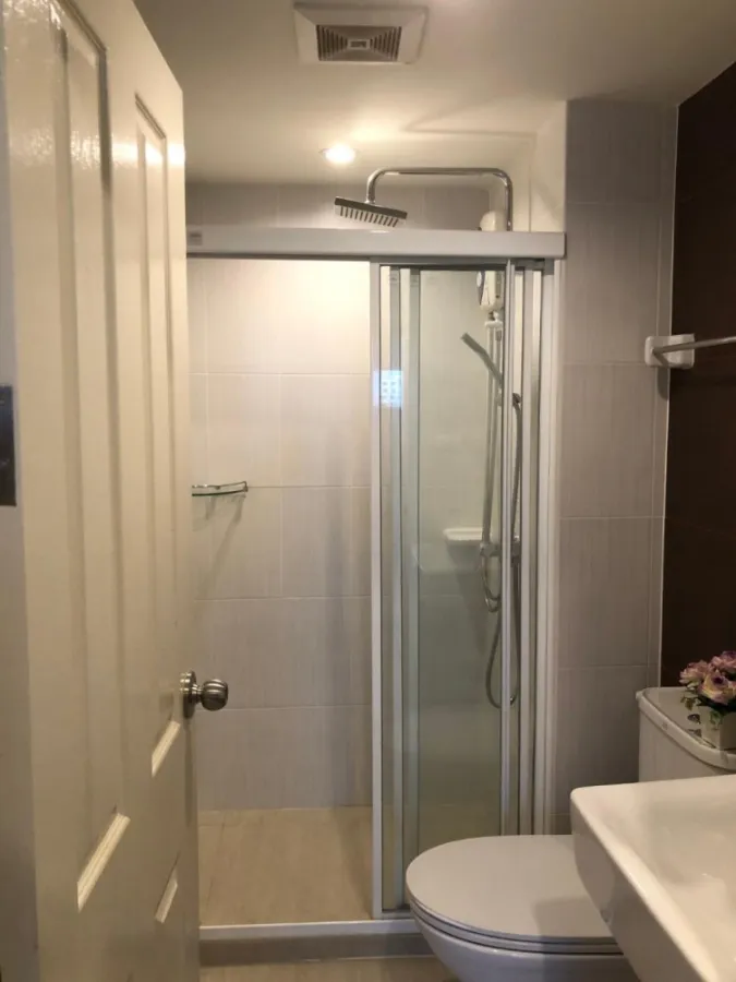For rent The Cube Plus Chaengwattana, fully furnished and electrical appliances With front-loading washing machine. If interested, reserve now.