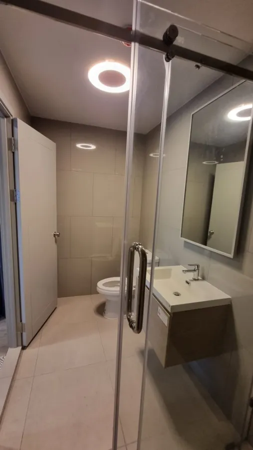 For sale: Chapter One Flow Bang Pho, corner room, river view, fully furnished, good price, must reserve now.