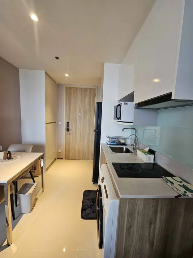 For rent, Once Pattaya (North Pattaya), 22nd floor, highest, very awesome city view, no tall buildings obstructing the mountains, hurry and reserve